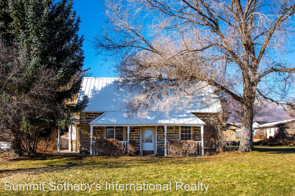 Primary Photo - 2 br, 3 bath House - 501 N. River Road
