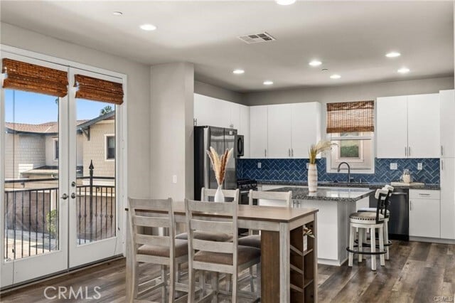 Building Photo - 817 S Anaheim Blvd