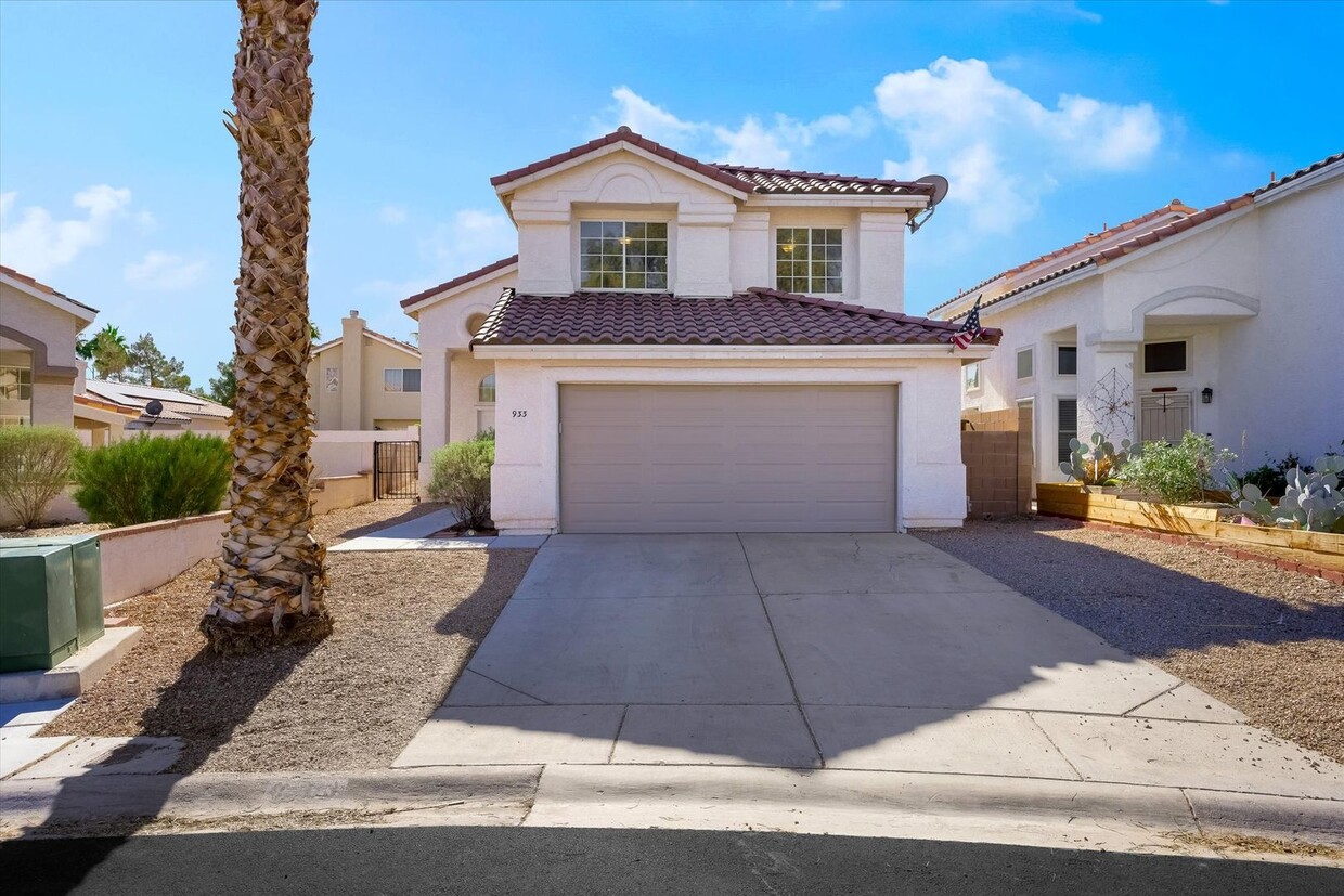 Foto principal - Lovely Two-Story in Silverado Ranch – Read...