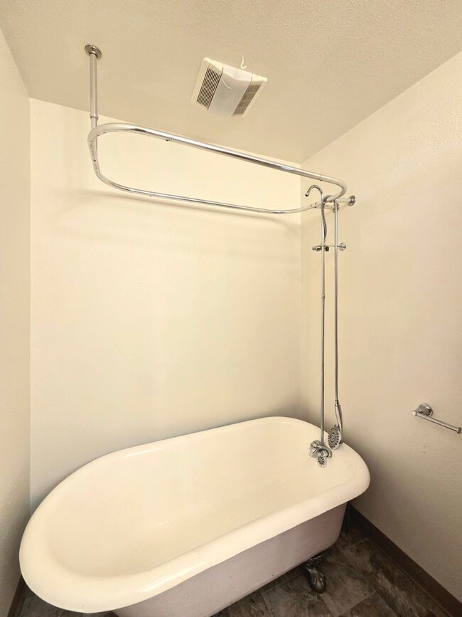 Building Photo - Large 4 Bedroom + Den, 2 Bath House for Rent in Cashmere!*** ON THE RIVER!!