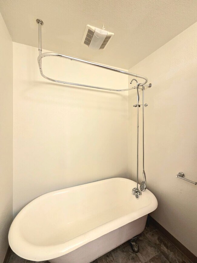 Foto del edificio - Large 4 Bedroom + Den, 2 Bath House for Rent in Cashmere!*** ON THE RIVER!!