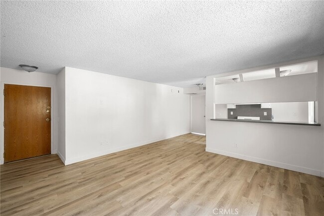 Foto del edificio - 16226 Vanowen St