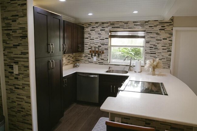 Foto del edificio - 2400 NE 10th St