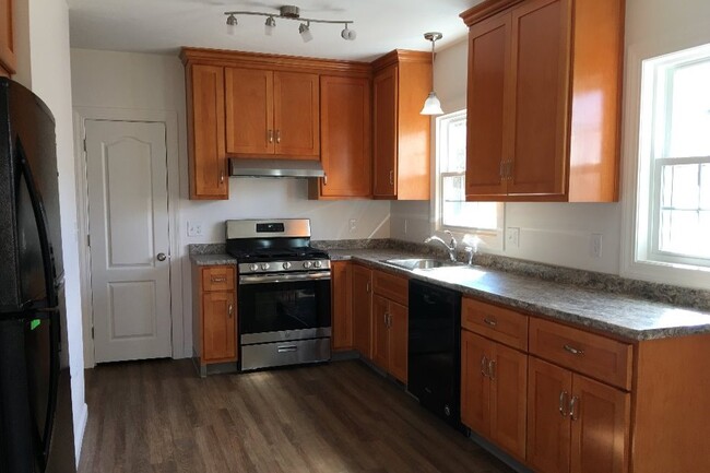 Brand new kitchen - 10 Ashland St