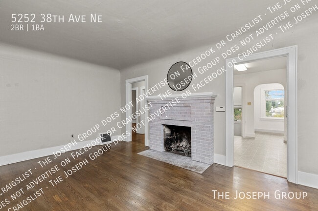 Building Photo - 5252 38th Ave NE