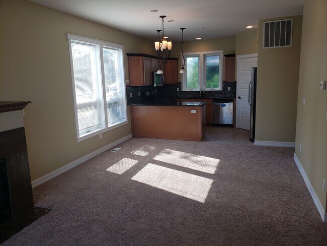 Building Photo - Tucked Away Tacoma View Property
