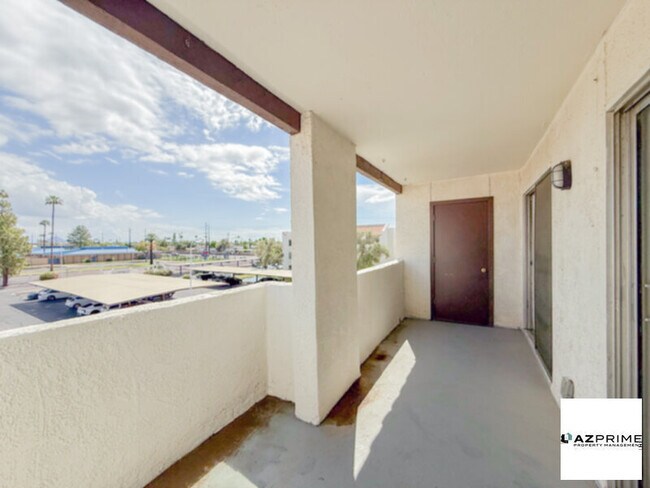 Foto del edificio - Stunning Fully-Furnished 2/2 Glendale Cond...