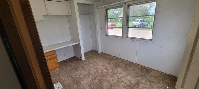 Building Photo - 112 E Cherry St