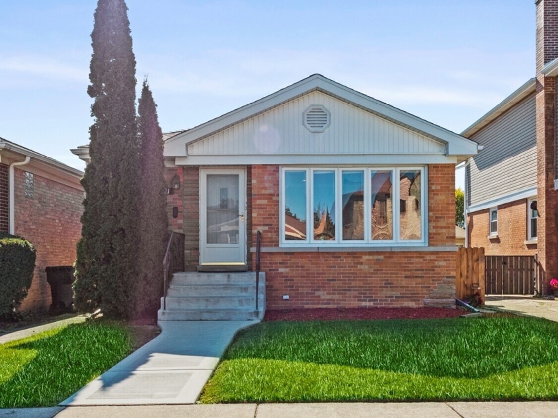 Primary Photo - 7721 W Sherwin Ave