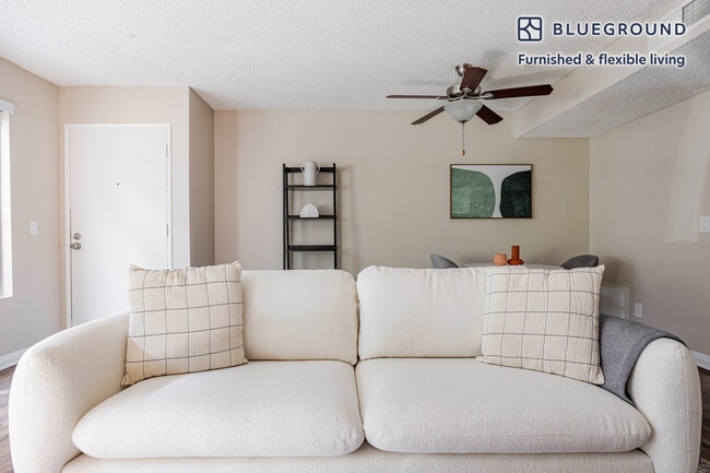 Building Photo - 611 N Howard St