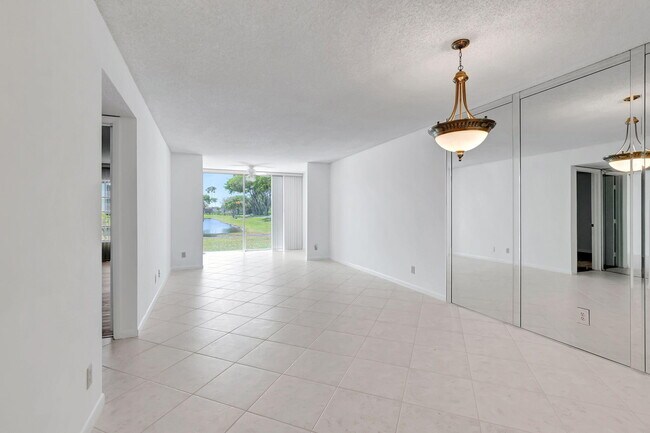 Foto del edificio - 14307 Bedford Dr
