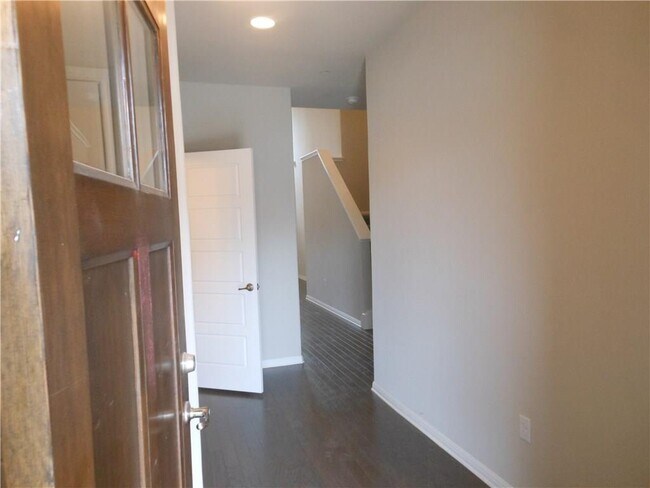 Building Photo - 2304 S Lakeline Blvd