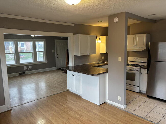 Foto del edificio - 1302 E 12th St