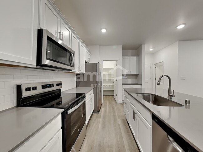 Building Photo - 7722 Brenden St SW