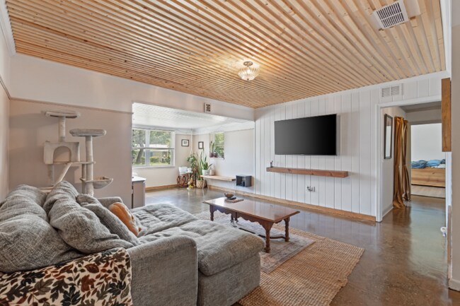 Building Photo - 364 Okaloosa Ave