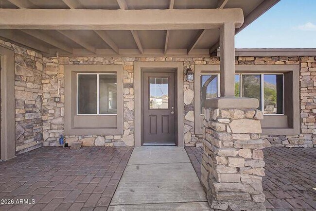 Building Photo - 2601 E Dahlia Dr
