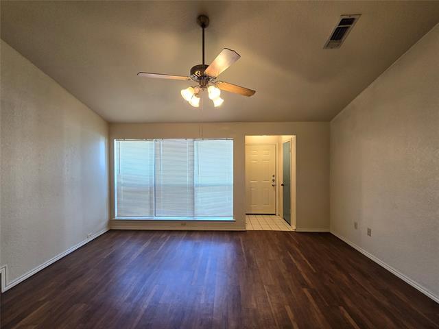 Building Photo - 900 Meadow Cir N