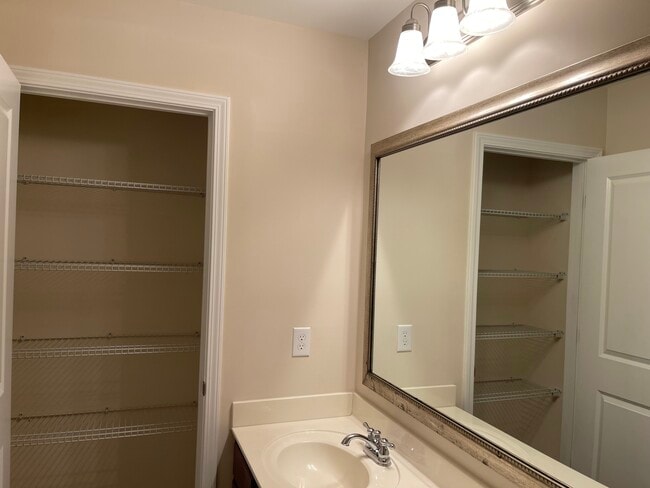 Building Photo - 1057 Marne Blvd