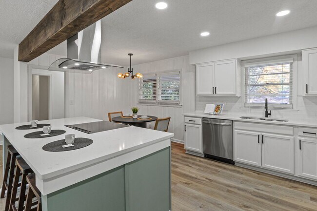 Foto del edificio - 2378 Green Forrest Dr