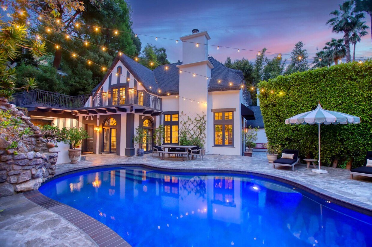 Primary Photo - 2050 Laurel Canyon Blvd