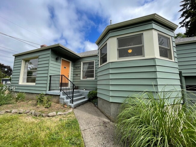 Foto del edificio - Gorgeous corner lot 3Bd/1Ba home South Tab...