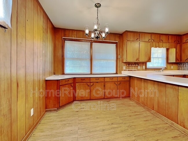 Building Photo - 2107 Carpenter St