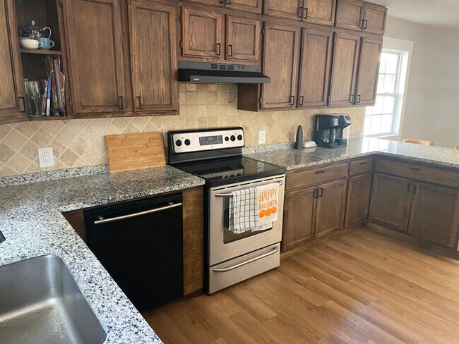 Building Photo - 175 Thunderbird Dr