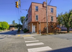 Building Photo - 300 S 2nd St