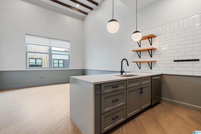 Foto del edificio - 2212 1st Ave N