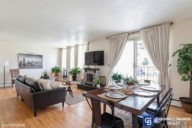 Foto del edificio - 8801 W Golf Rd