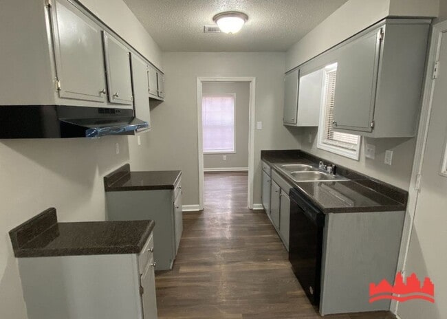 Building Photo - 5038 Applewood Dr