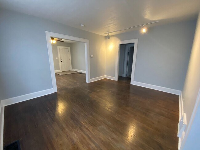 Foto del edificio - COLLEGE PRE-LEASING