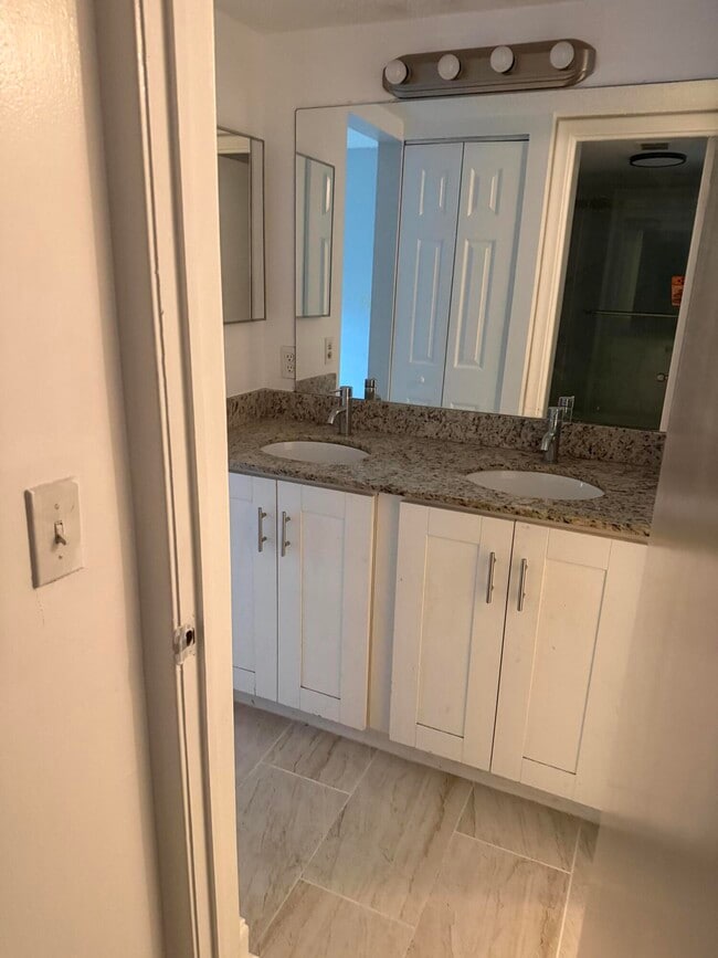 Building Photo - 4111 Stirling Rd