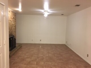 Foto del edificio - UT PRE LEASE - 2 bed / 2 bath Condo, Walk ...