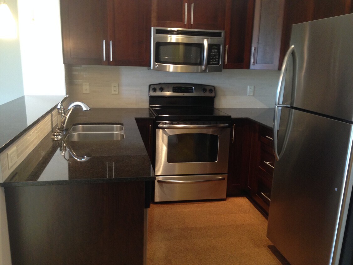 Kitchen with ungraded appliances - 205 Sunset Dr