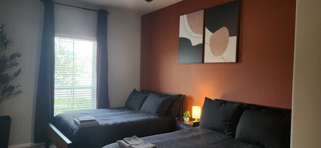 Foto del edificio - 5462 Grand View Dr