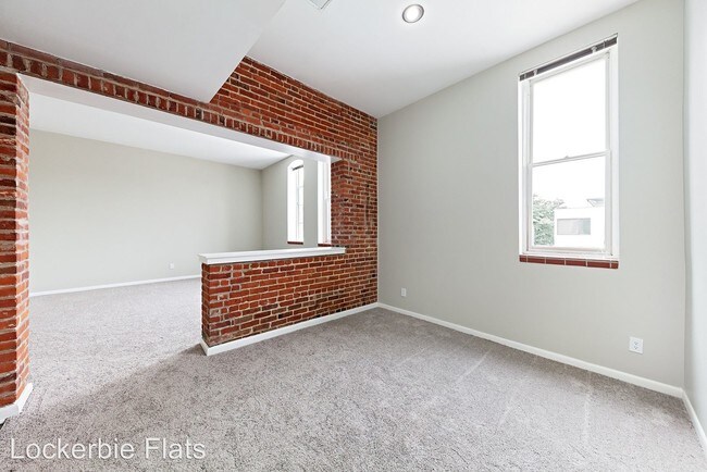 Building Photo - 619 Vermont Pl