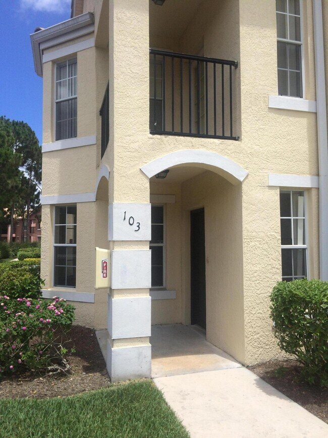 Building Photo - 104 SW Peacock Blvd
