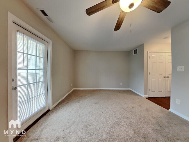 Foto del edificio - 403 Whitehall Ct