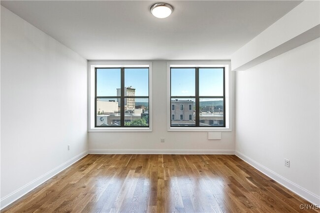 Building Photo - 221 Elizabeth St