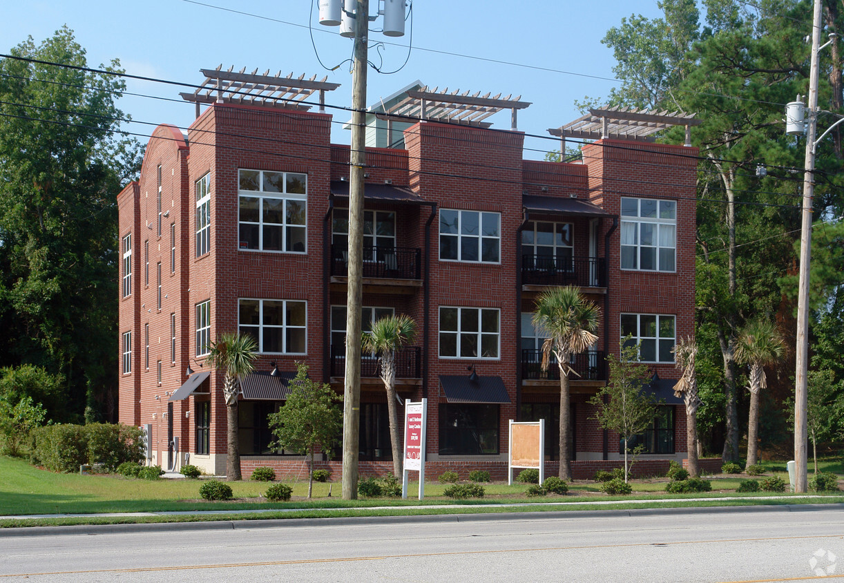 Primary Photo - Forest Hills Lofts