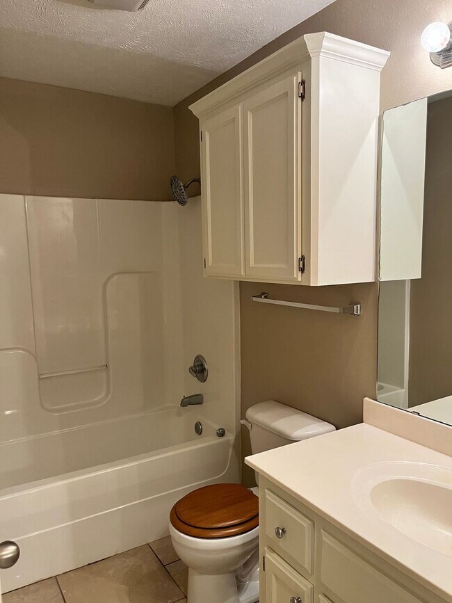 Foto del edificio - Galloping Way Triplex