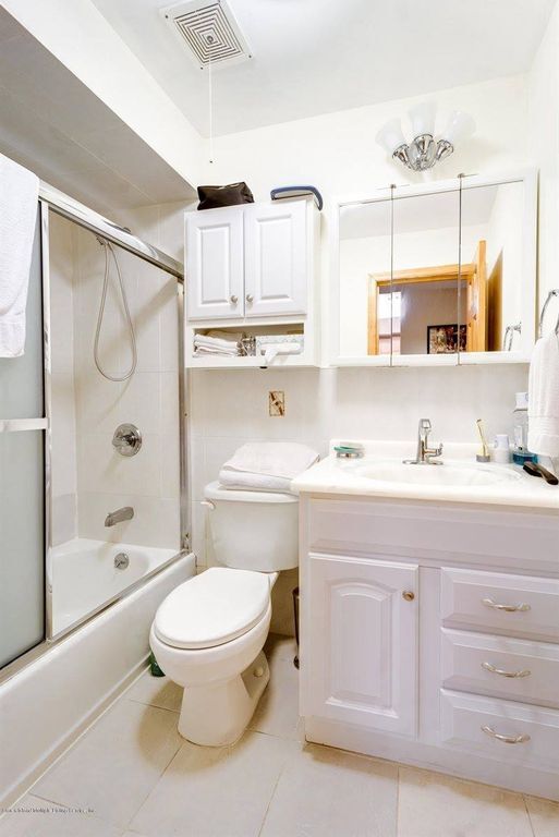 Full Bathroom - 182 Burke Ave
