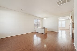 Building Photo - 29650 Legends Green Dr