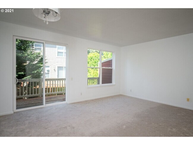 Building Photo - Great Townhouse near Tanasborne