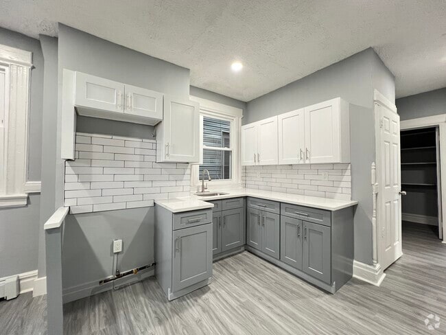 Building Photo - 603 S 17th St