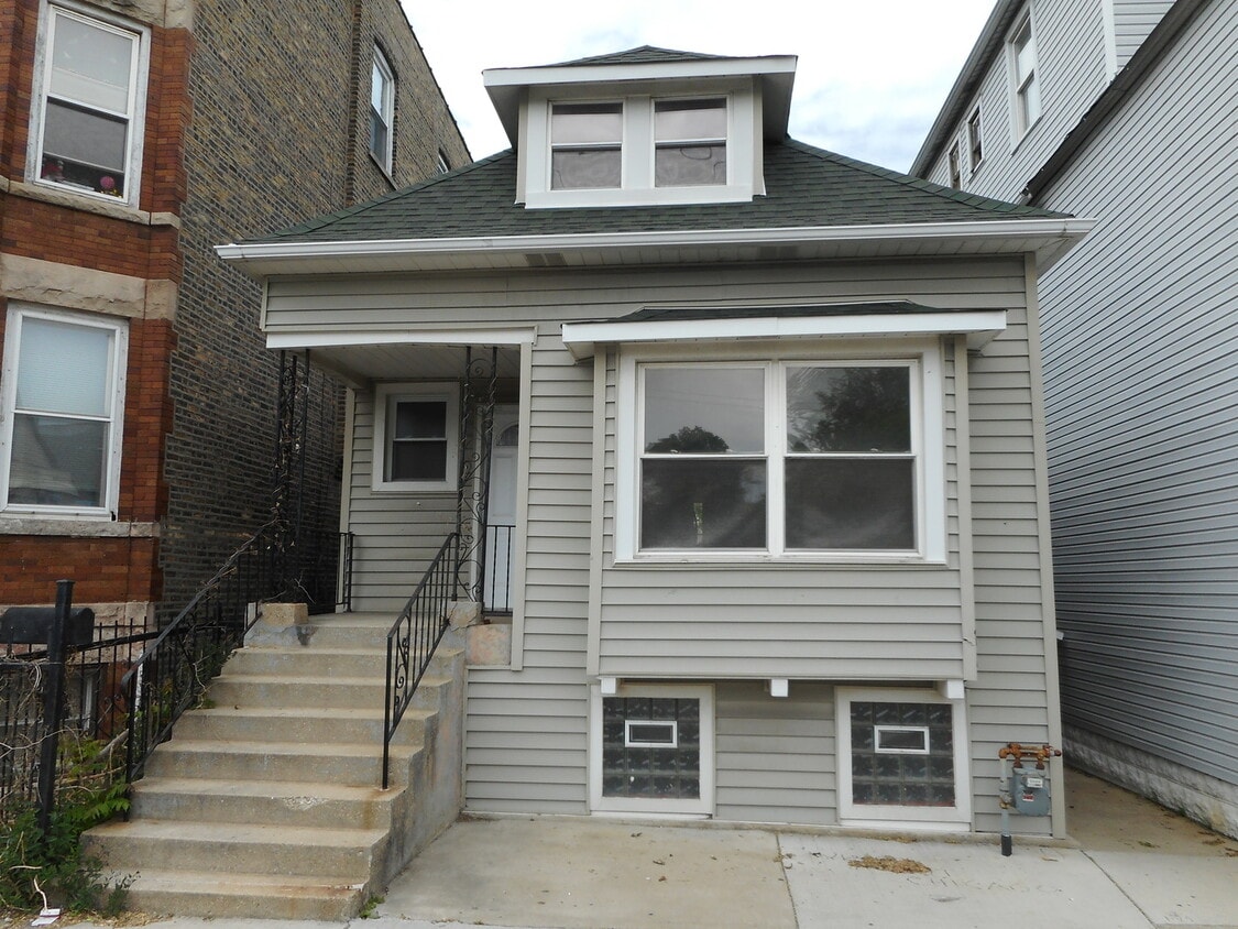 Primary Photo - 3464 W Diversey Ave