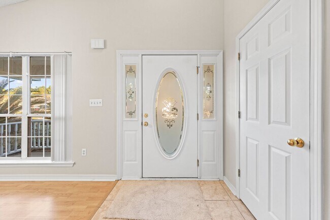 Foto del edificio - Charming home in IDEAL location!!!