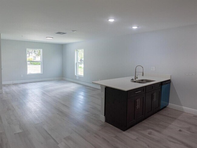 Foto del edificio - 1725 Crystal Grove Dr