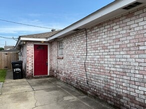 Building Photo - 3806 Shangri-La Dr